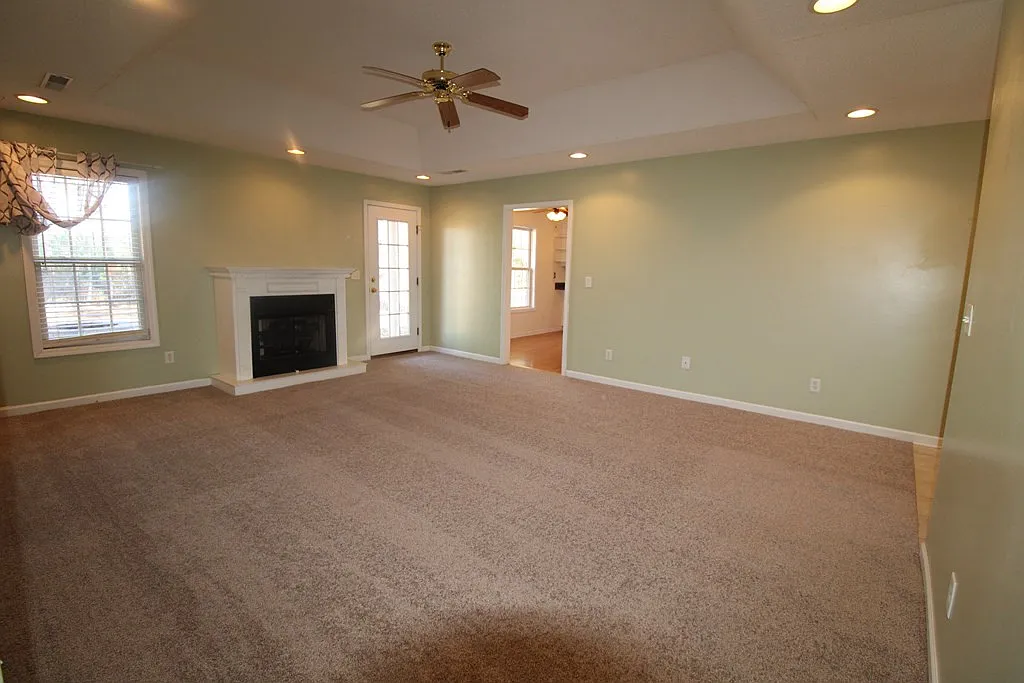 3 bed, 2.0 bath, 1611 sqft, $1,850 — Photo 4