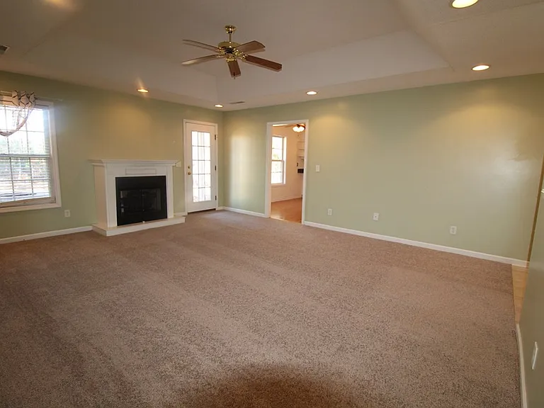 305 Trillium Ln — Photo 4