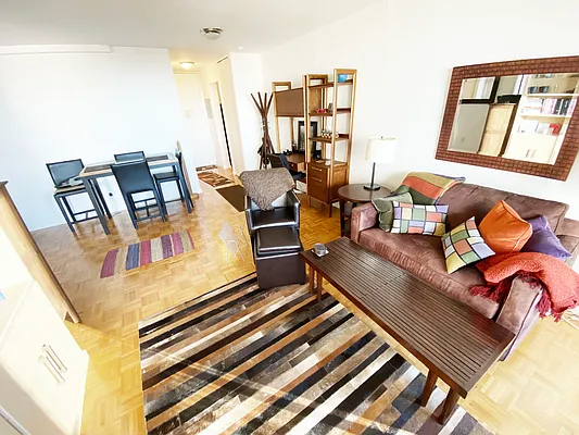 Rented by Apartment Luxe Realty Group, Inc | media 34