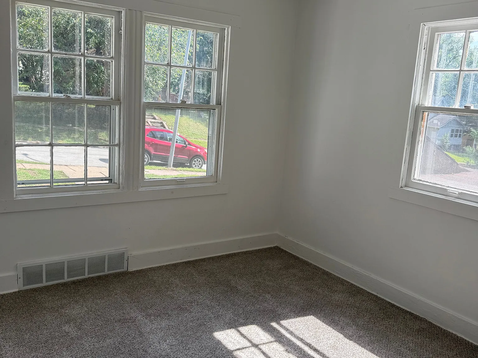 4 bed, 1120 sqft, $1,400 — Photo 2