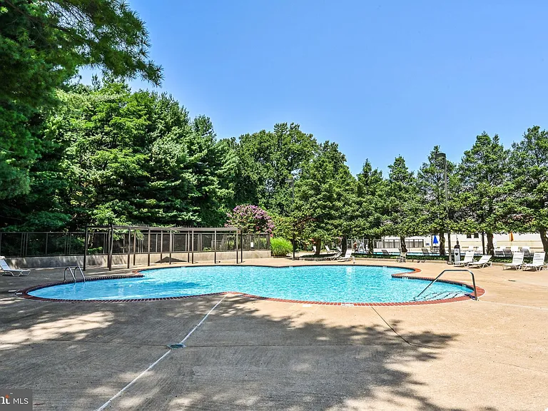 1800 Old Meadow Rd #1712A — Photo 41