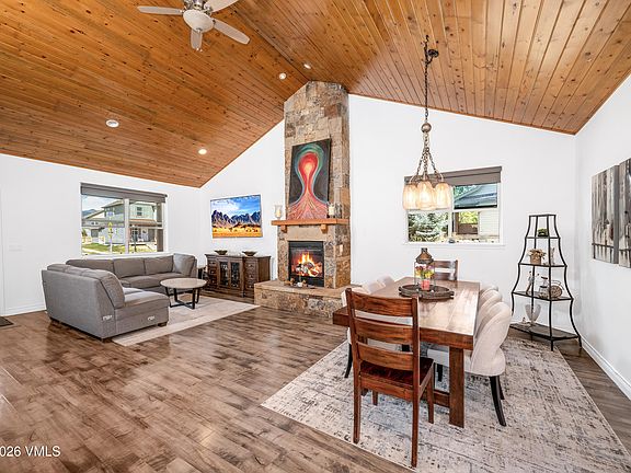 4th image of 7 Custer Ct