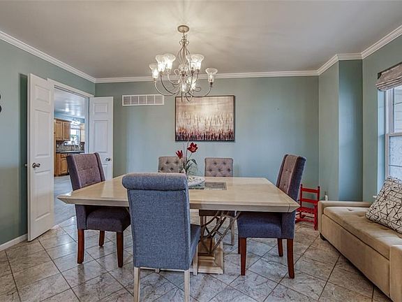 4th image of 2712 NE Arbor Ct