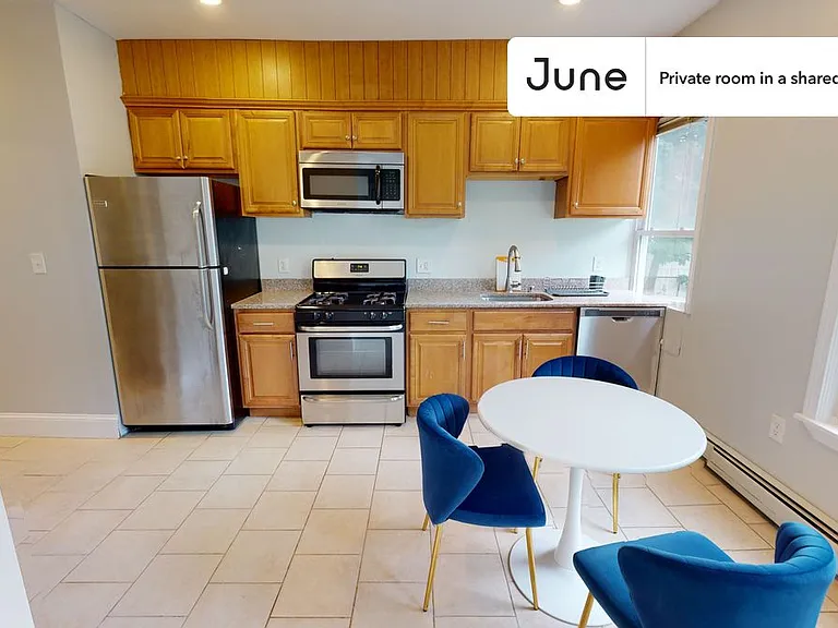 21 Rossmore St #A — Photo 3