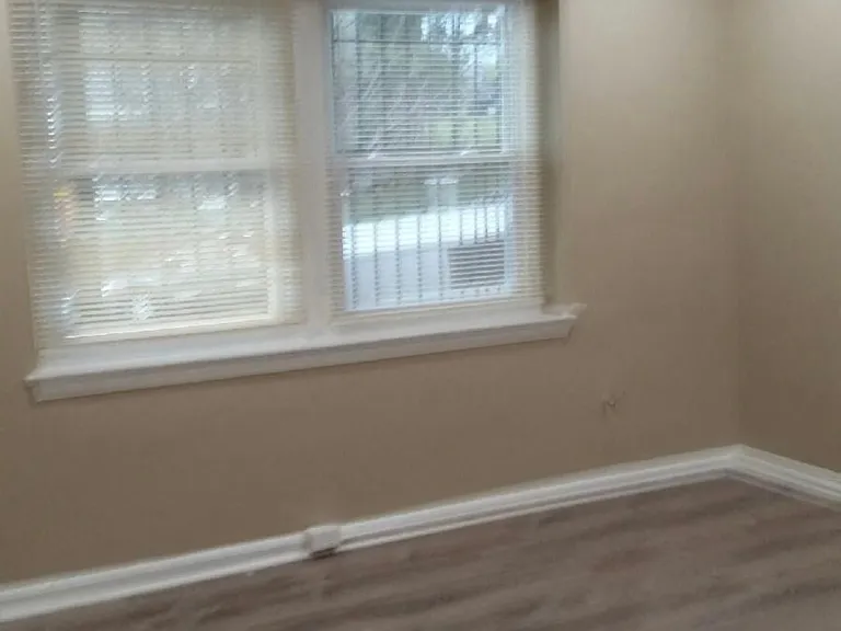 811 Barnaby St SE — Photo 4