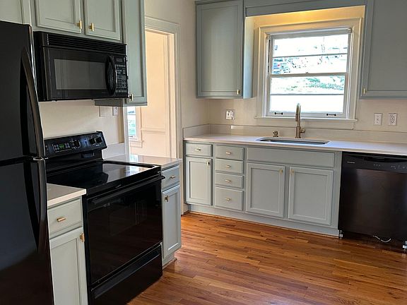 2nd image of 2302 Stanley Ave SE