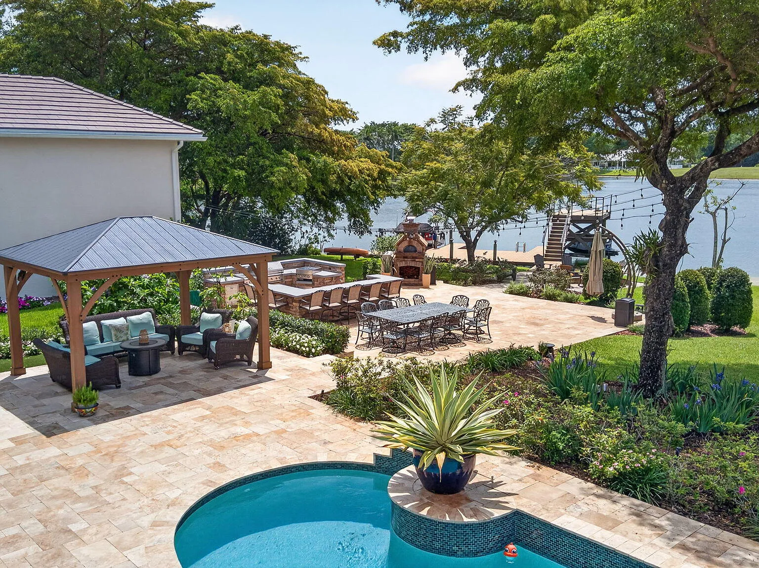 5 bed, 6.0 bath, 5433 sqft, $45,000 — Photo 3