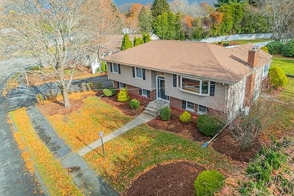 1st image of 7 Briarwood Dr