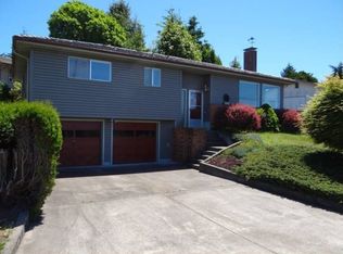 680 Crestview Dr, Reedsport, OR 97467