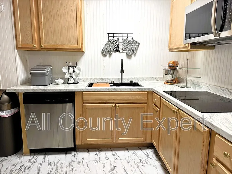 5760 Charleston Ln — Photo 7