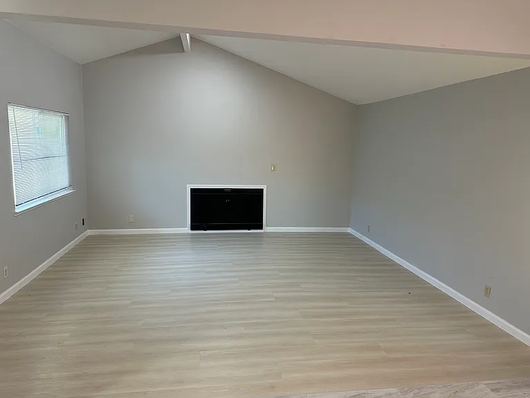 8044 N El Dorado St — Photo 3