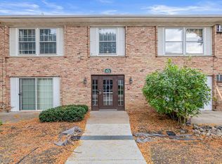 802 Old Settlers Trl APT 8, Hopkins, MN 55343