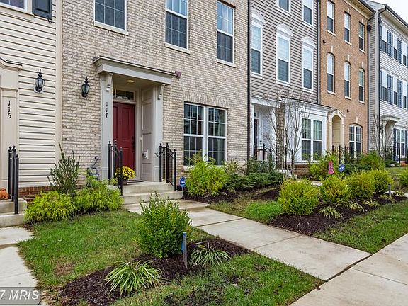 Nice landscaping!