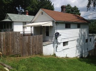 112 1st St, Bentleyville, PA 15314