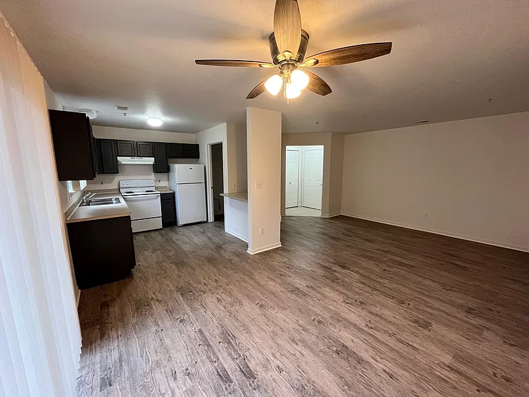 Vista Rose Apartments — Photo 4