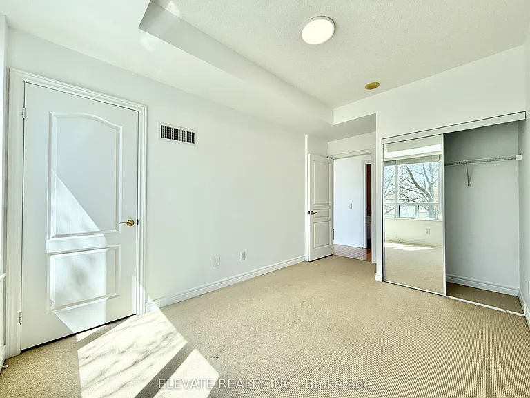 9 Boardwalk Dr #217 — Photo 8