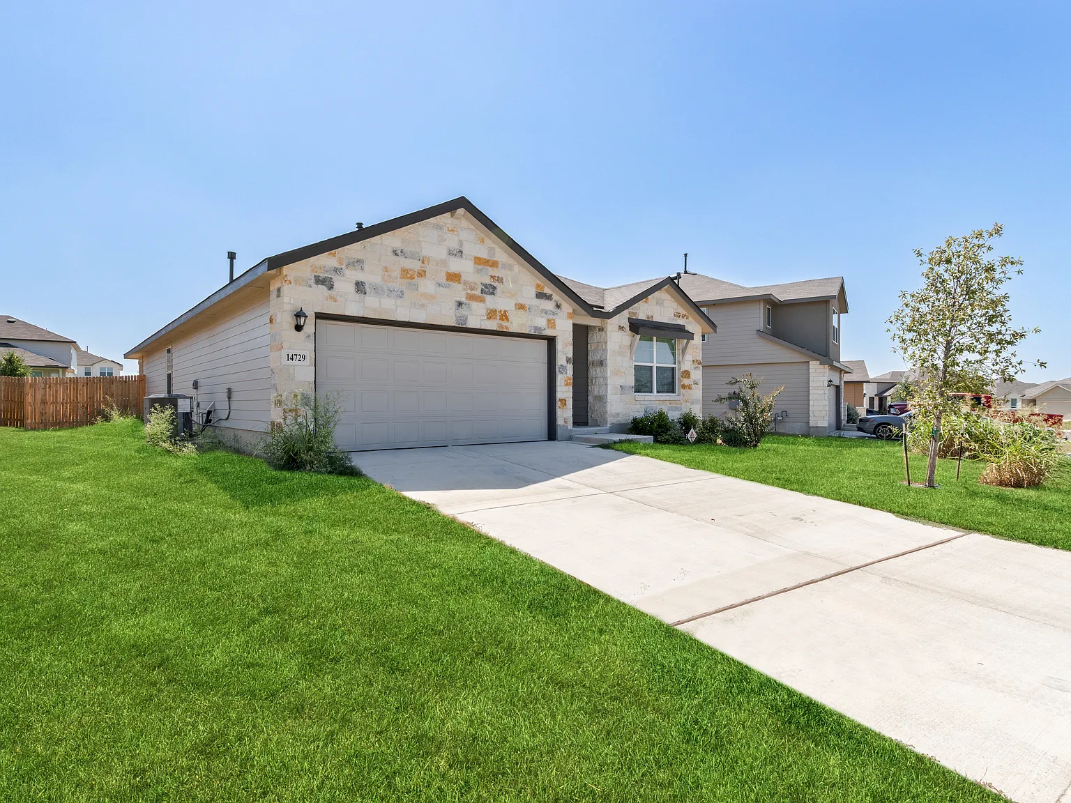4 bed, 1703 sqft, $2,295 — Photo 2