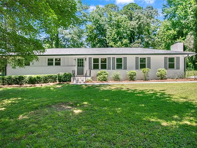 1348 Ridgewood Dr SW — Photo 2