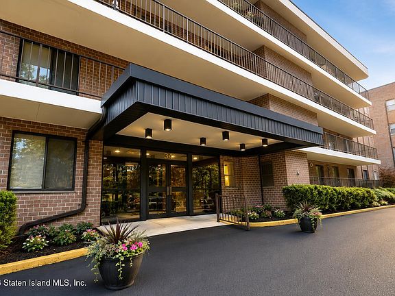 2nd image of 3461 Amboy Rd APT 2B