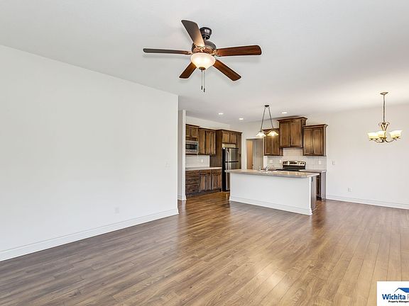 4th image of 906 W Threewood Ct