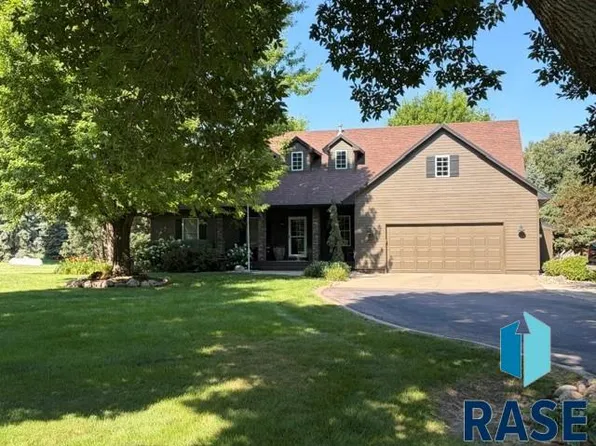1701 N Deer Hollow Cir, Sioux Falls, SD 57110