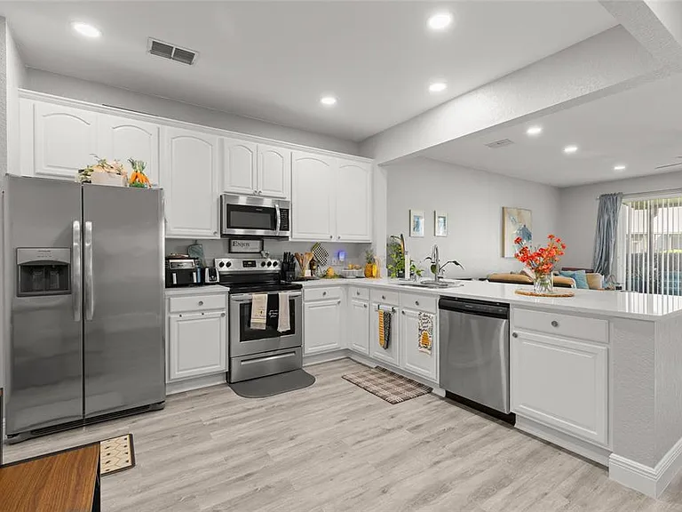 15048 Bellinkoff Ln — Photo 6