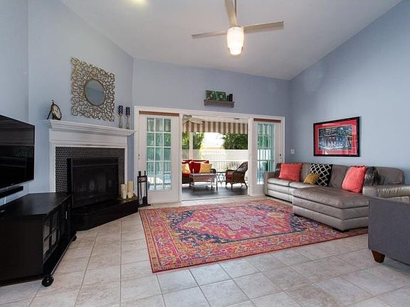 5th image of 716 Captiva Ct NE