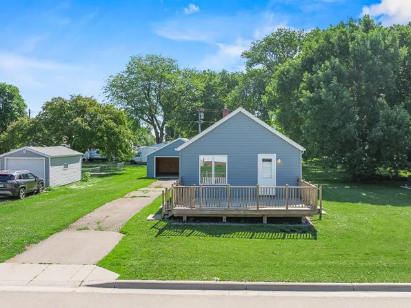 133 4th St, Dawson, MN 56232