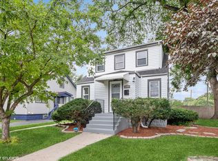 8855 S Mozart Ave, Evergreen Park, IL 60805