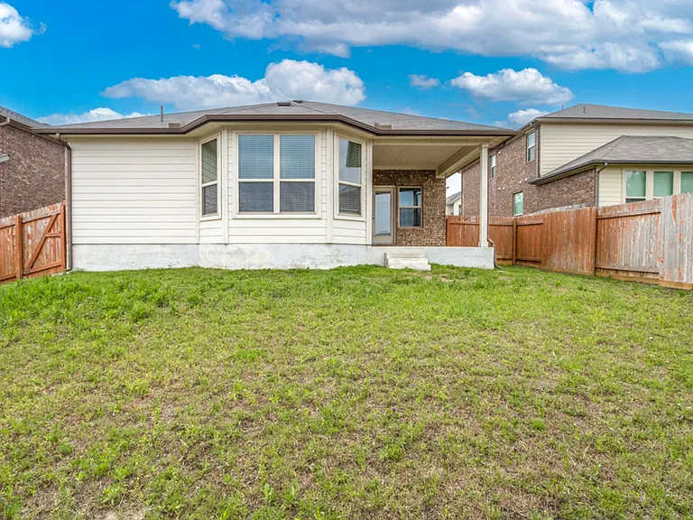 2924 Barbed Wire St — Photo 28