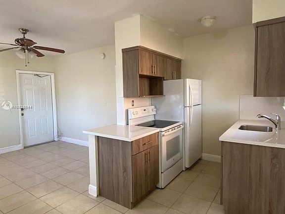 2nd image of 1217 NE 127th St APT 1