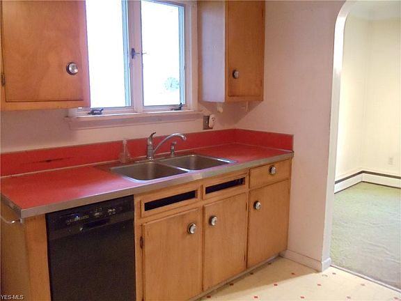 5th image of 6091 Douglas Dr
