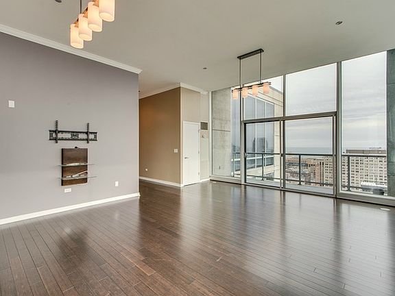 5th image of 611 S Wells St Unit 3104