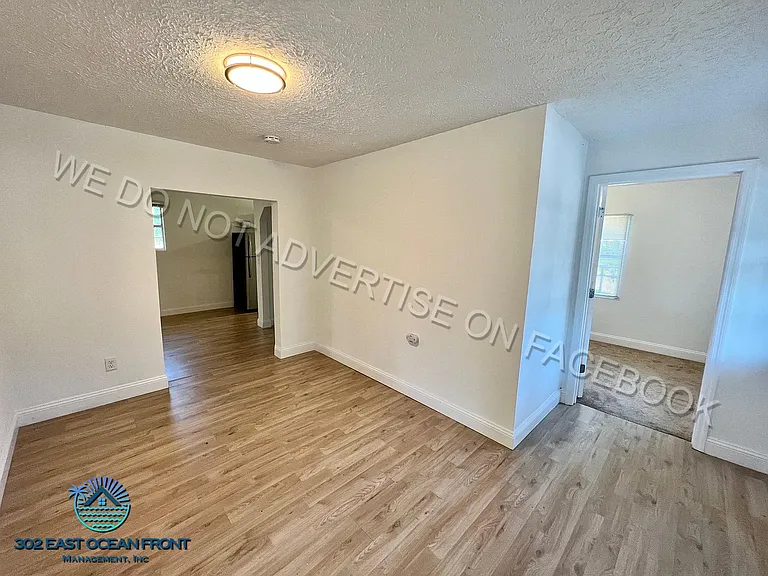 1558 Swift St — Photo 15