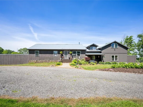 2126 W Kendall Rd, Kendall, NY 14476