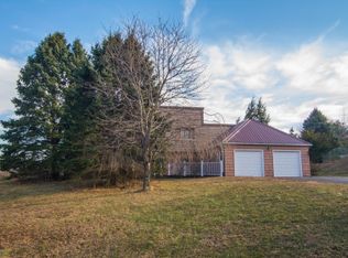 2985 Gallows Hill Rd, Riegelsville, PA 18077