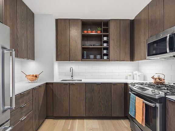 4th image of 225 E 39th St APT 8B