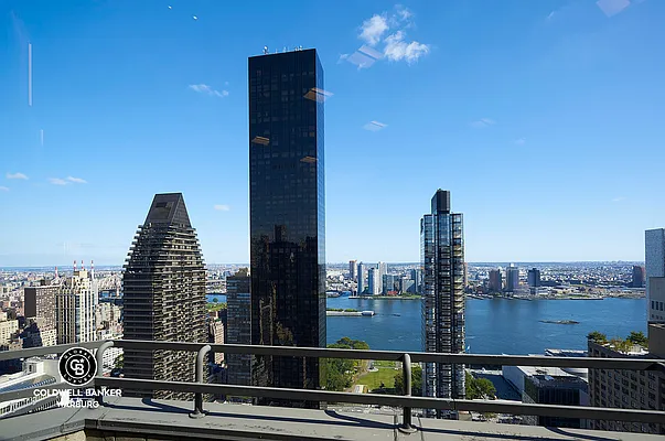 Rented by Coldwell Banker Warburg | media 18