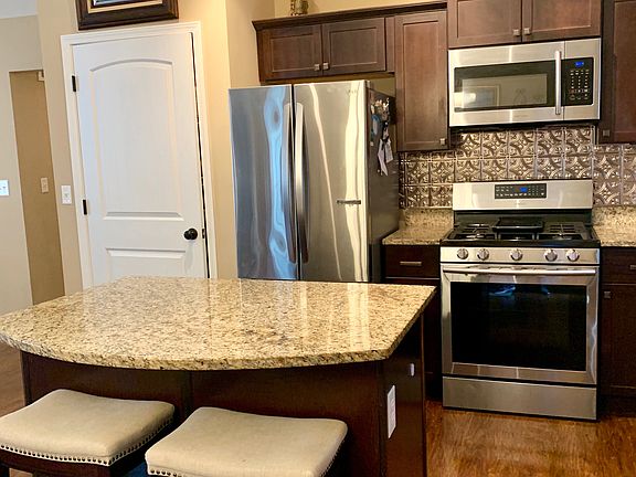 4th image of 801 Bridle Spur Ln