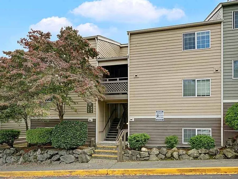 Delridge Crossing Apartments — Photo 3