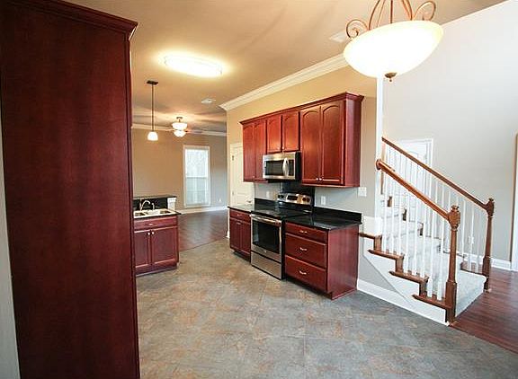 2nd image of 733 Cedar Ave