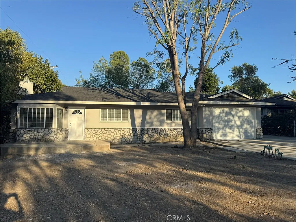 4 bed, 1812 sqft, $3,800 — Photo 1