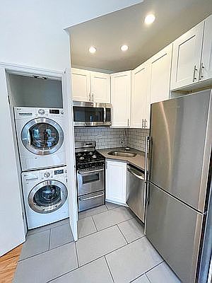 4th image of 113 W 15th St APT 4F