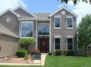 201 Moorehead Dr, Bartlett, IL 60103