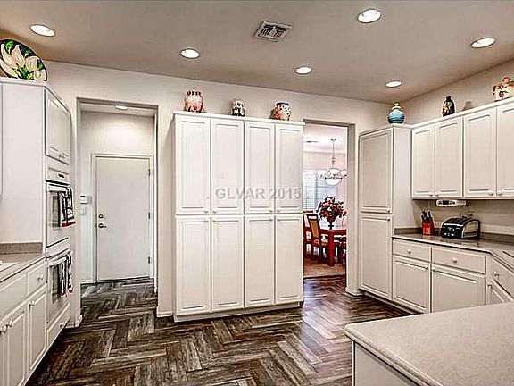 5th image of 2551 Highmore Ave