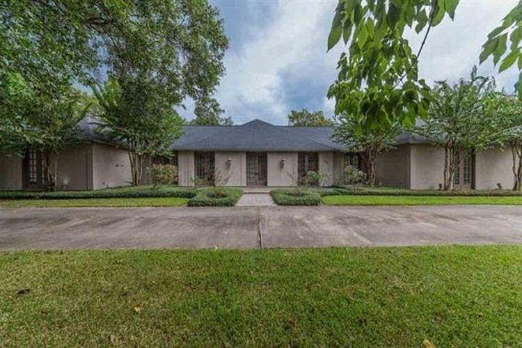1st image of 15 Bayou Bend Pl