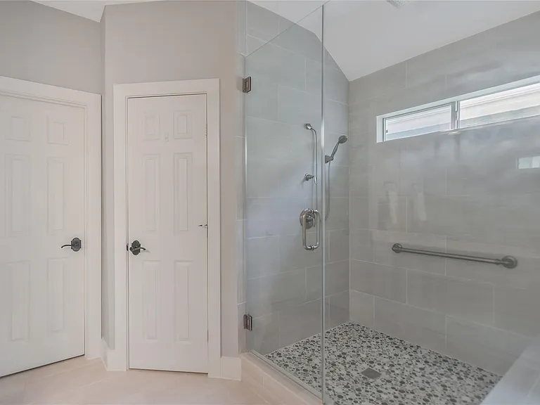 1207 Nagle St — Photo 24
