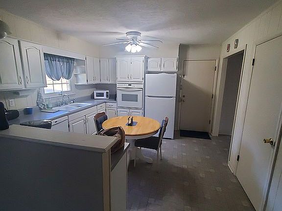 5th image of 37 Boyd Dr