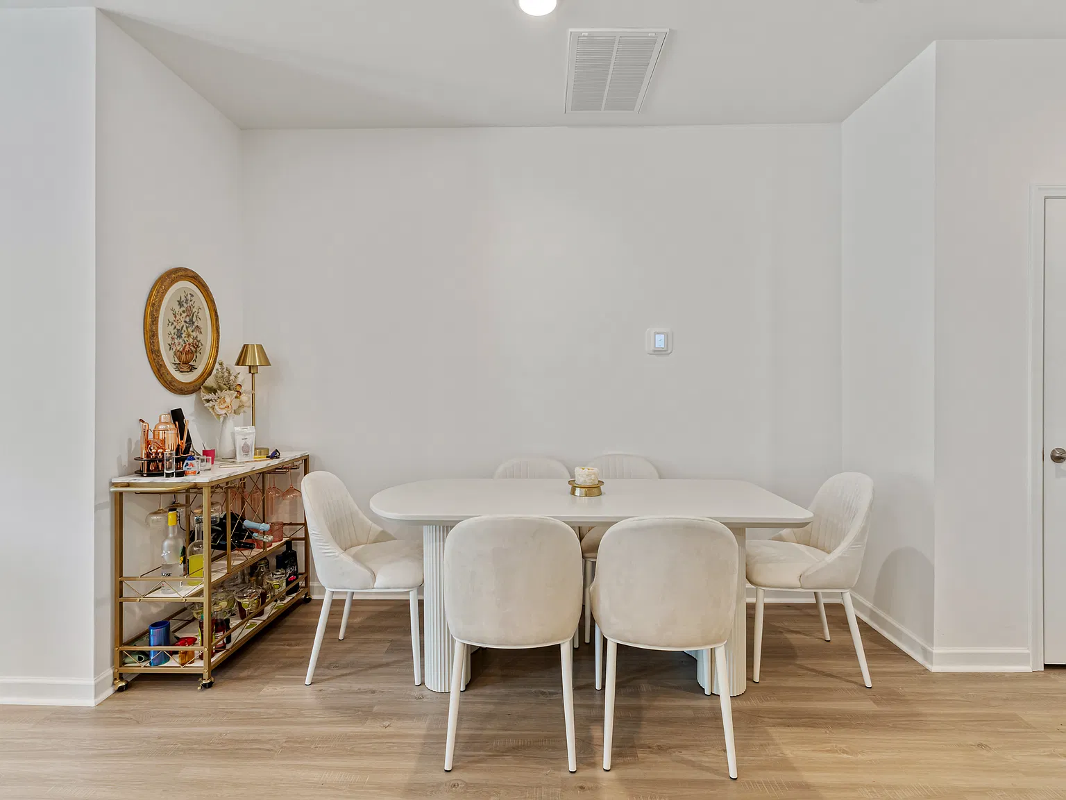 3 bed, 2.5 bath, 1570 sqft, $2,350 — Photo 4