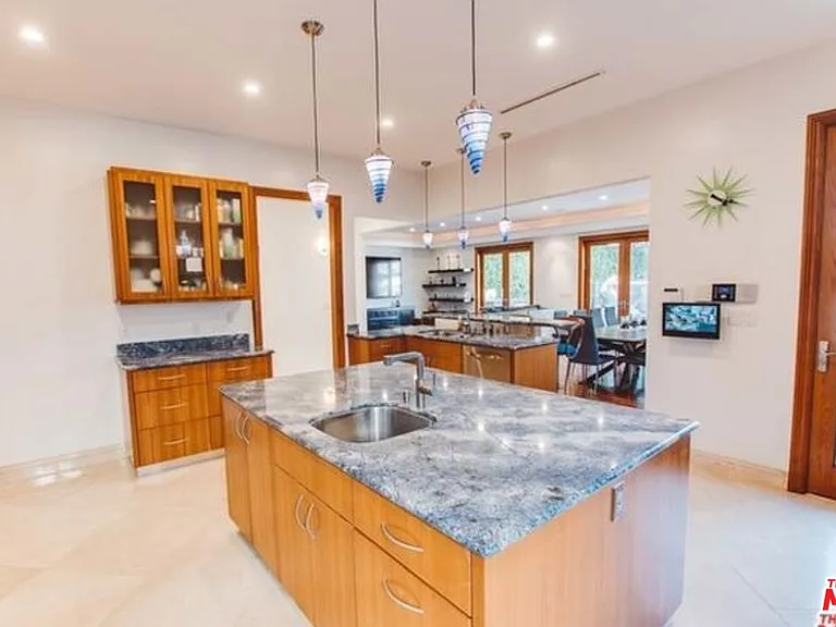 9033 Cresta Dr — Photo 15